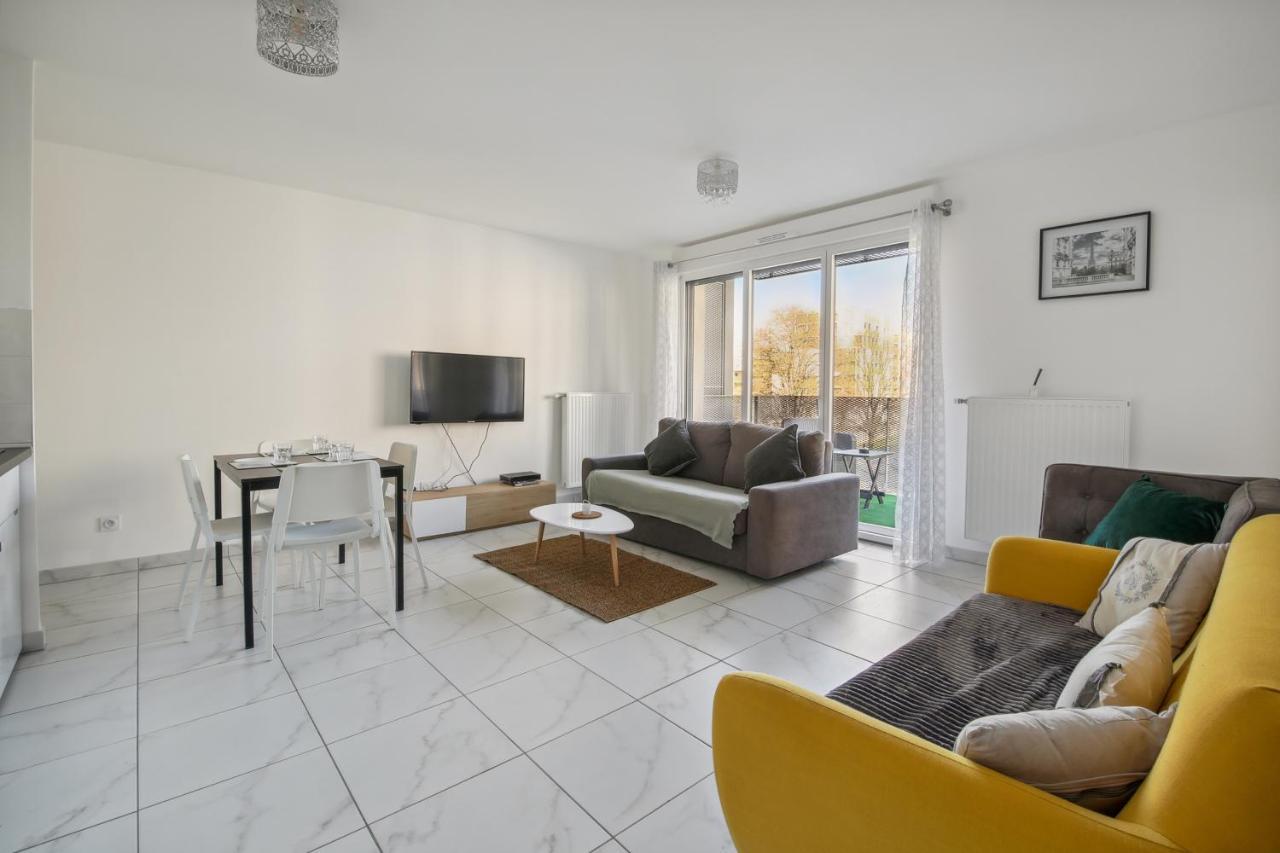Chic Apart With Balcony Near Paris Apartment อีวรี-ซูร์-แซ็น ภายนอก รูปภาพ