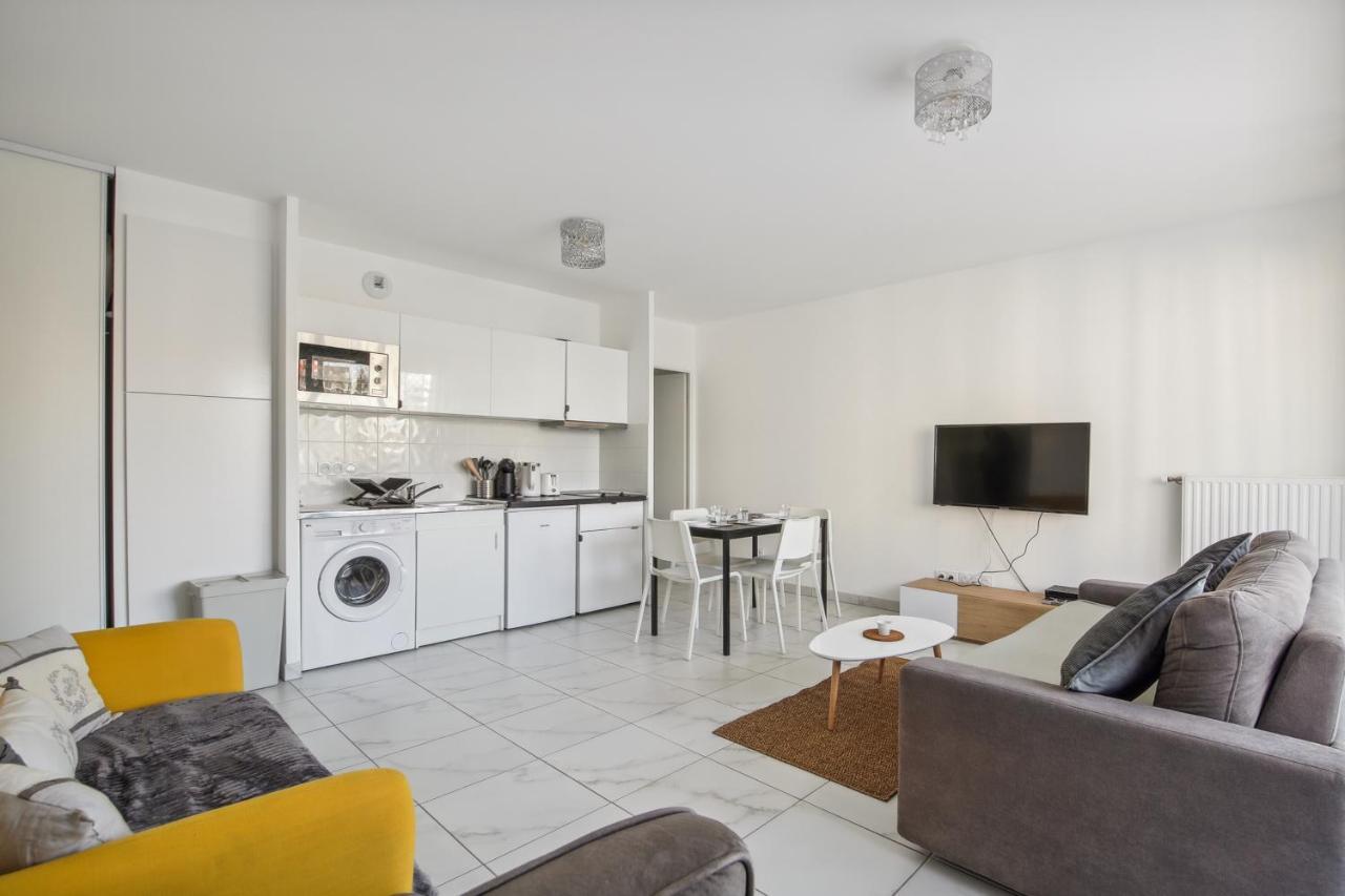 Chic Apart With Balcony Near Paris Apartment อีวรี-ซูร์-แซ็น ภายนอก รูปภาพ